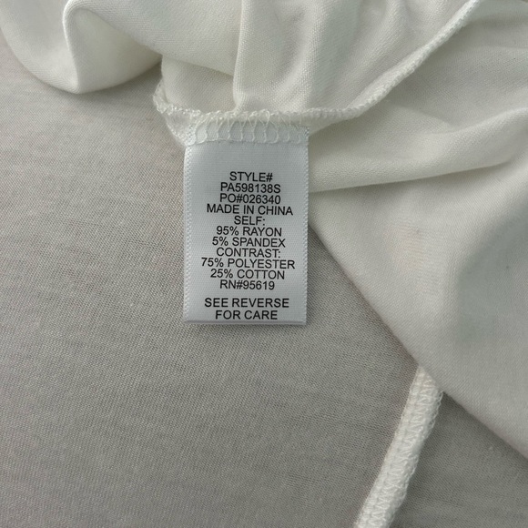 White Embroidered Floral Top Tee Size Petite Medium - Picture 9 of 12